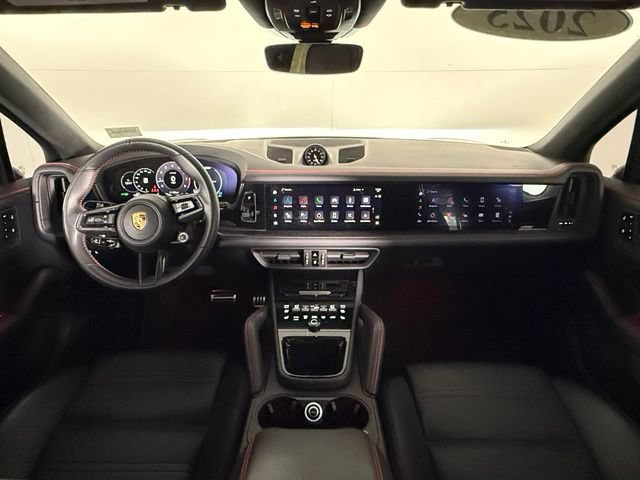 Used 2025 Porsche Cayenne GTS AWD/4WD image 15