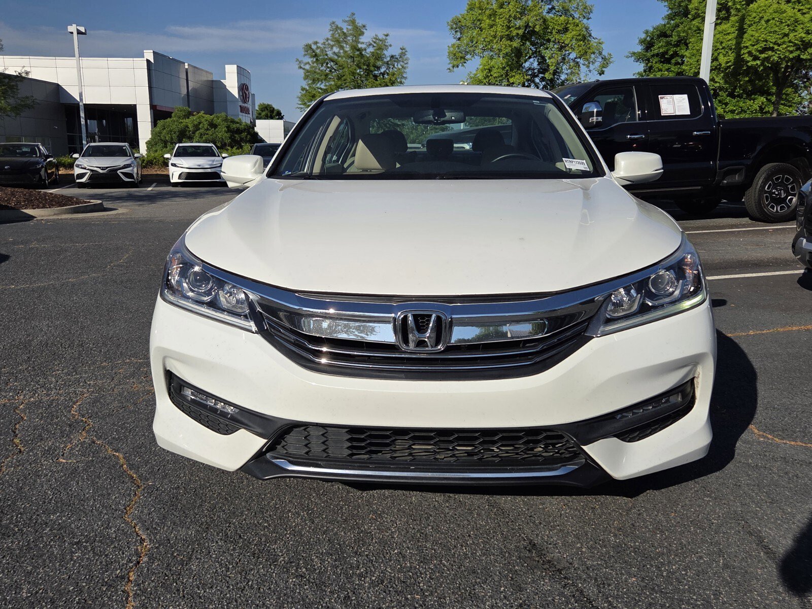 Used 2017 Honda Accord EX-L image 2