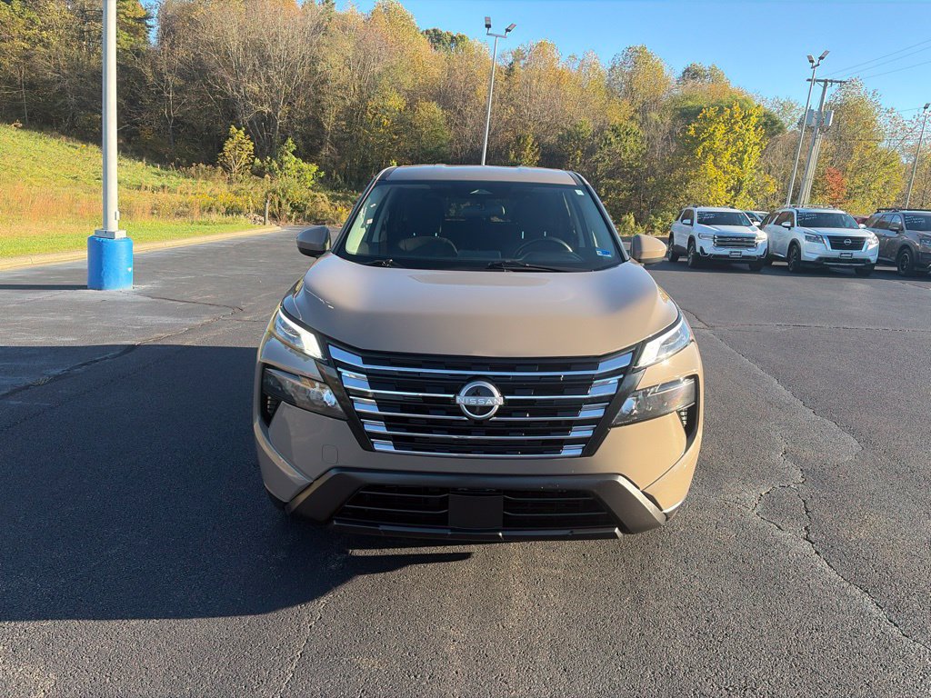 Used 2025 Nissan Rogue SV AWD/4WD image 3