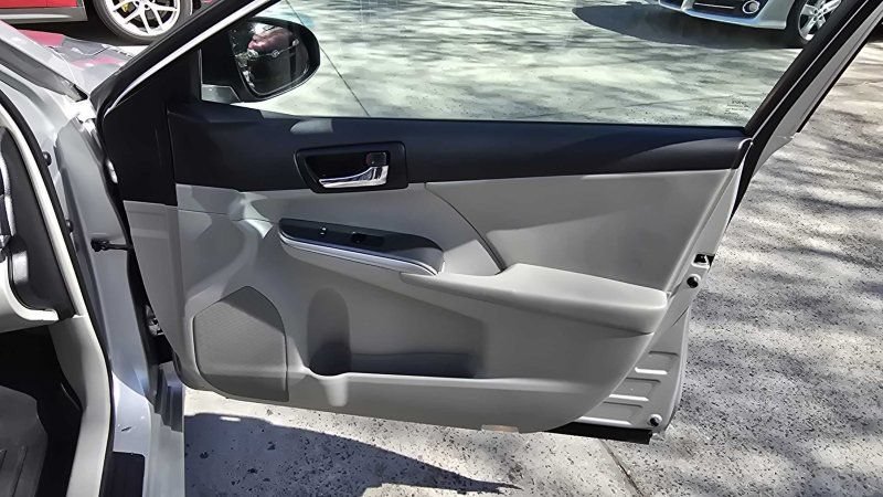 Used 2012 Toyota Camry XLE w/ Leather Pkg FWD image 18