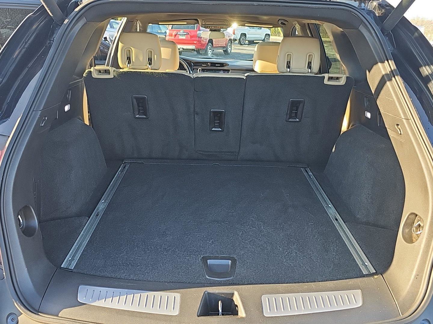 Used 2018 Cadillac XT5 Luxury w/ Driver Awareness Package image 31