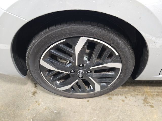 Used 2024 Nissan Versa SR image 10