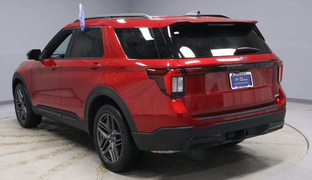 Certified 2025 Ford Explorer ST-Line w/ Premium Package image 9