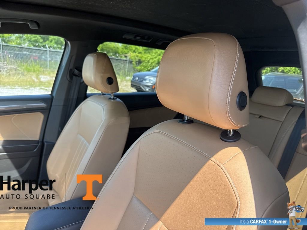 Used 2022 Volkswagen Tiguan SE w/ Panoramic Sunroof Package AWD/4WD image 11