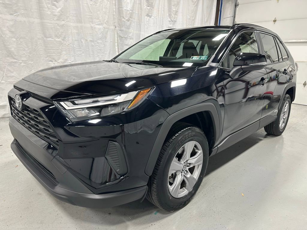 Used 2025 Toyota RAV4 XLE image 3