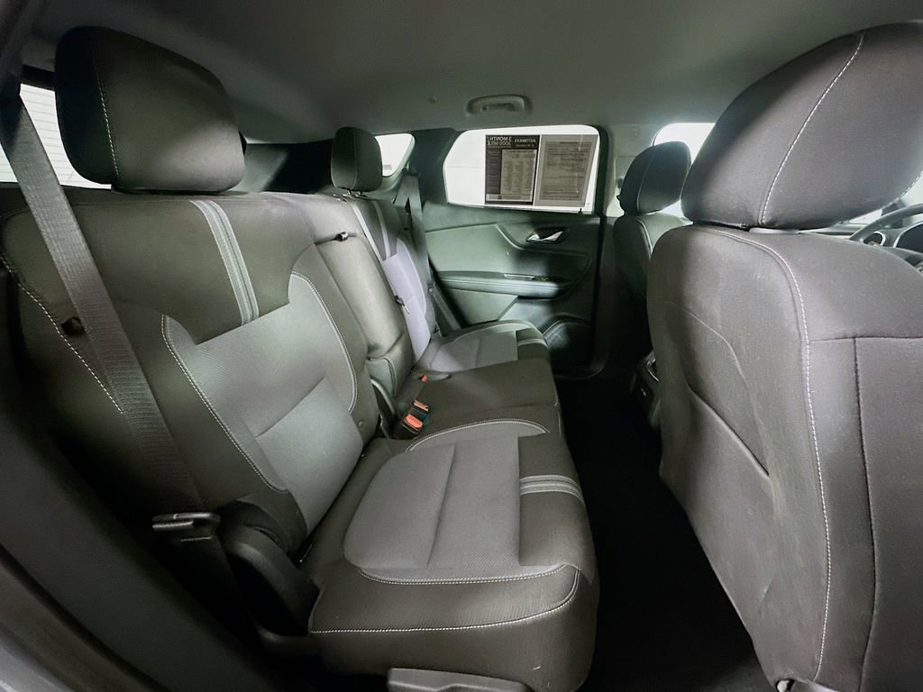 Used 2025 Chevrolet Blazer LT FWD image 11
