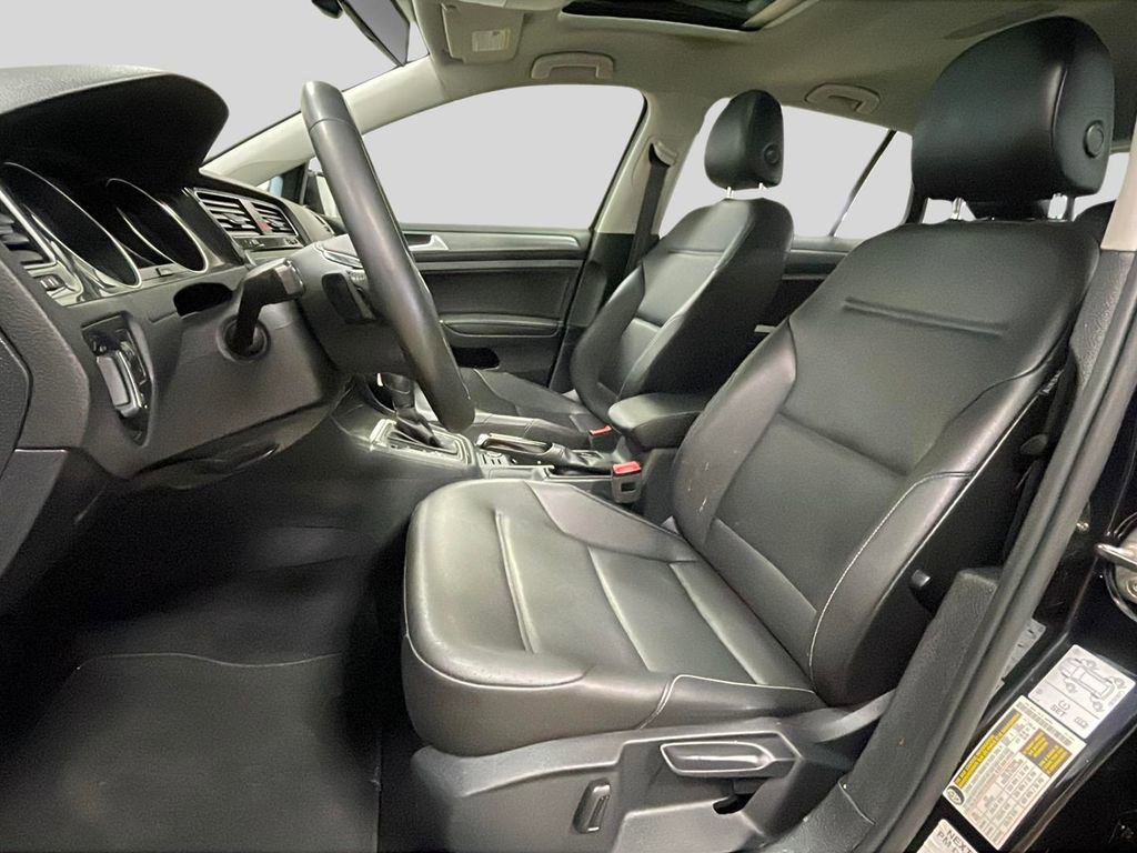 Used 2021 Volkswagen Golf 4-Door image 12