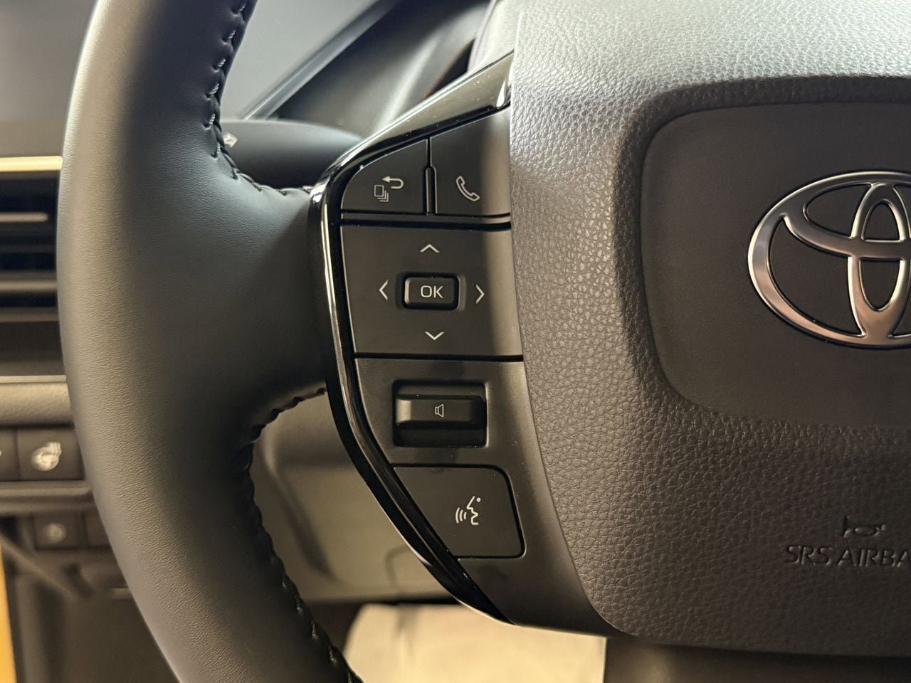 New 2026 Toyota Prius Plug-In Hybrid FWD image 13
