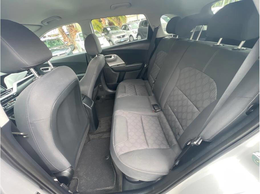 Used 2021 Kia Niro LX image 7