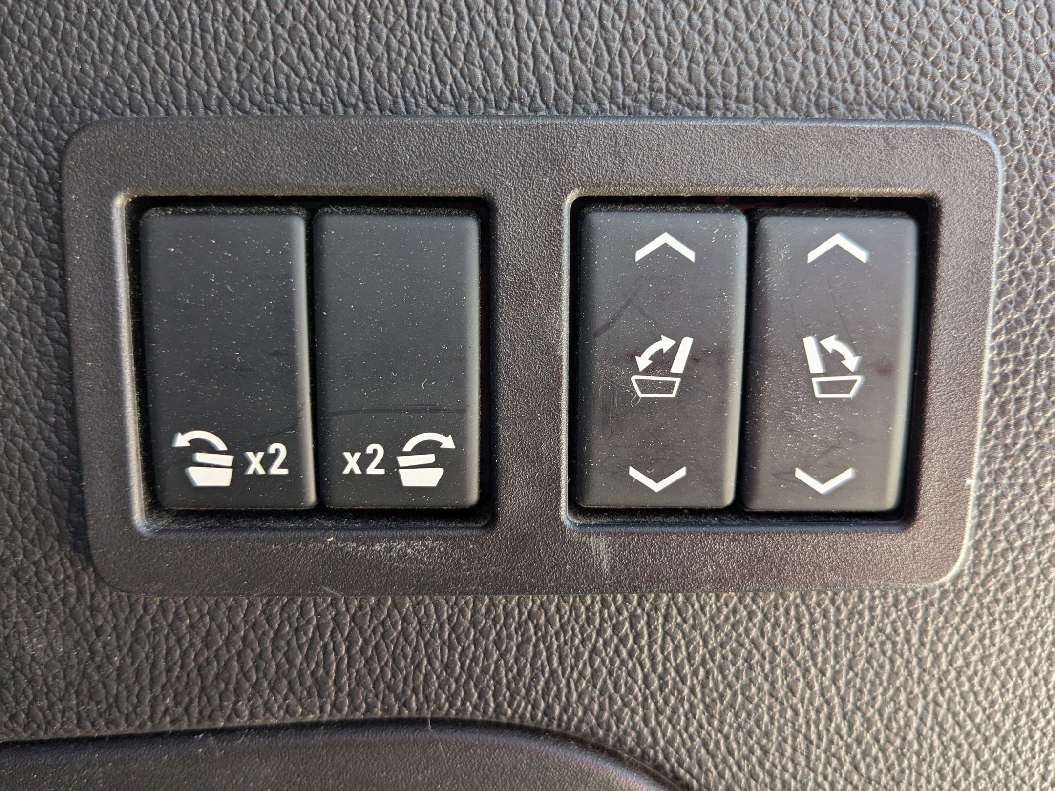 Used 2019 Cadillac Escalade Luxury AWD/4WD image 32