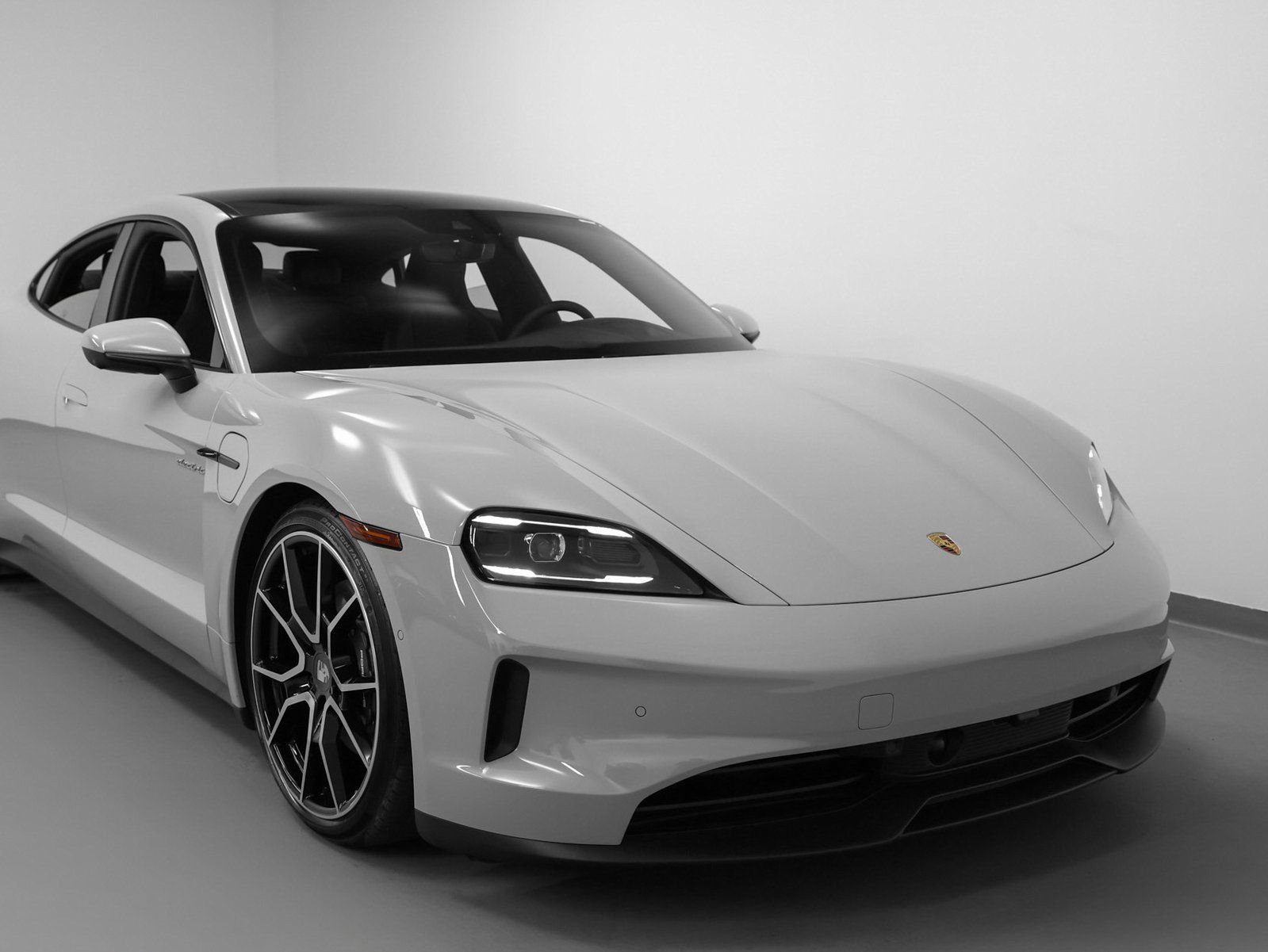 New 2025 Porsche Taycan image 9