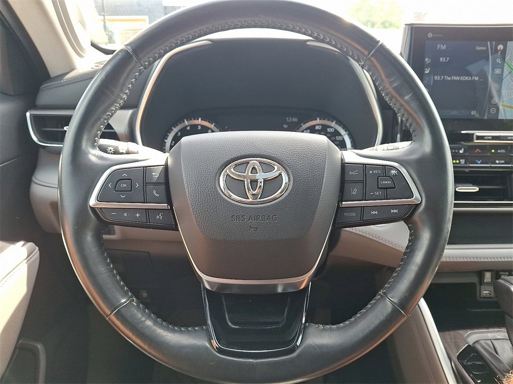 Used 2021 Toyota Highlander Limited image 19
