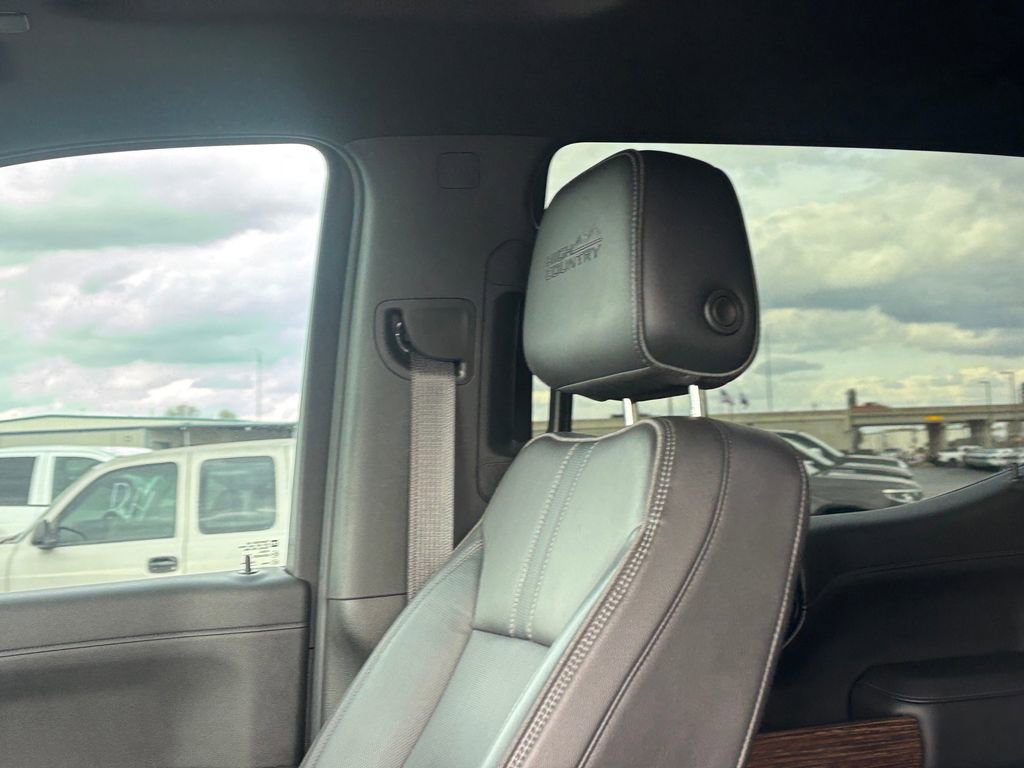 Used 2021 Chevrolet Silverado 1500 High Country w/ Technology Package image 13