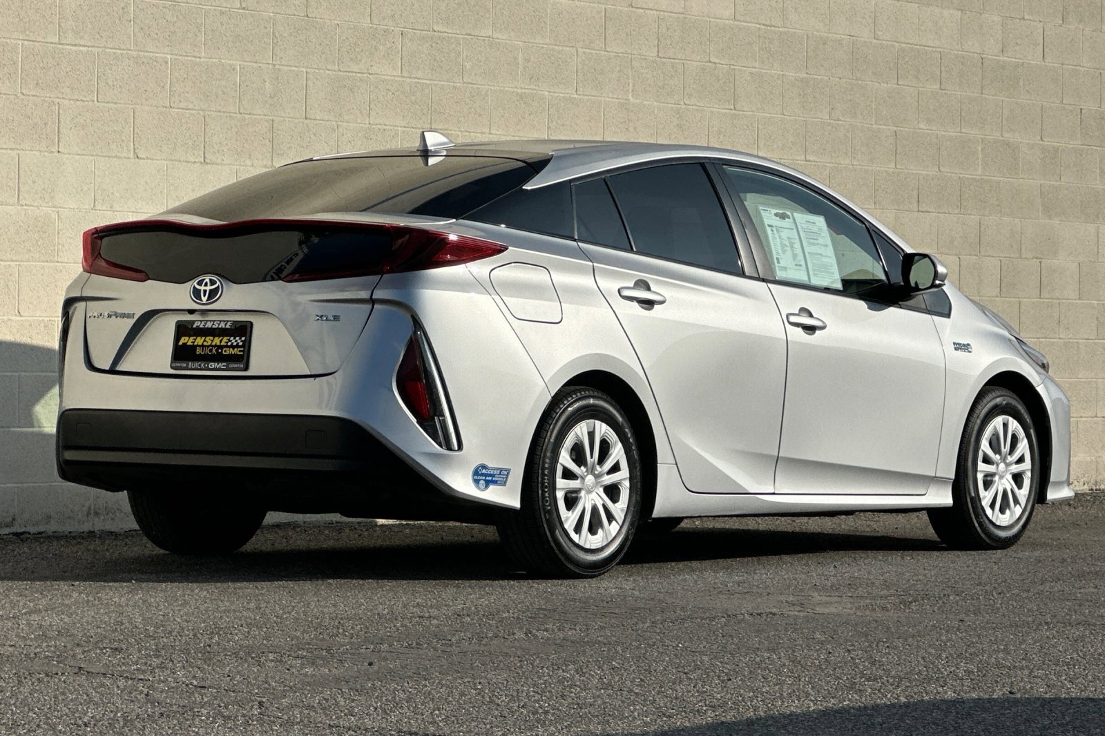Used 2021 Toyota Prius Prime XLE image 4