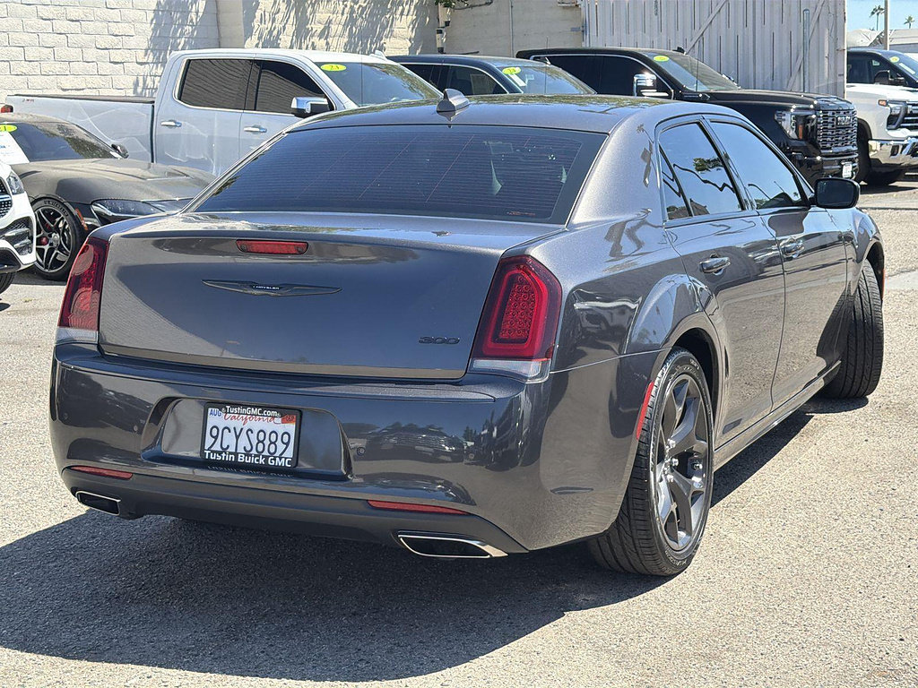 Used 2022 Chrysler 300 Touring L w/ Safetytec Plus Group RWD image 5