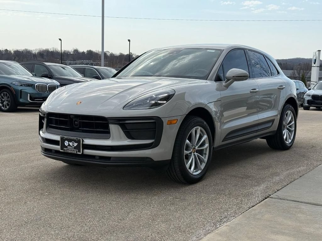 Used 2025 Porsche Macan AWD/4WD image 12
