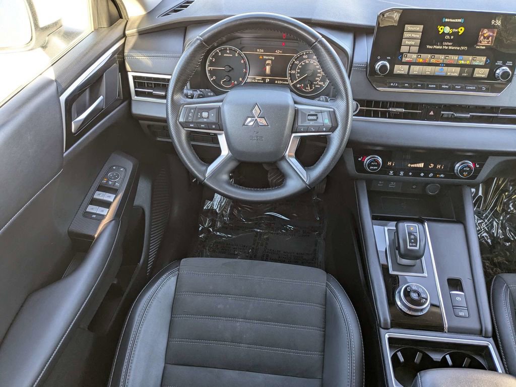 Used 2024 Mitsubishi Outlander SE image 17
