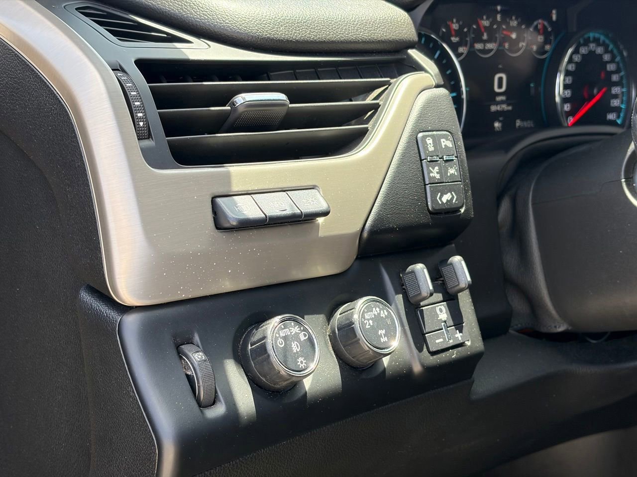 Used 2018 GMC Yukon Denali w/ Open Road Package AWD/4WD image 8