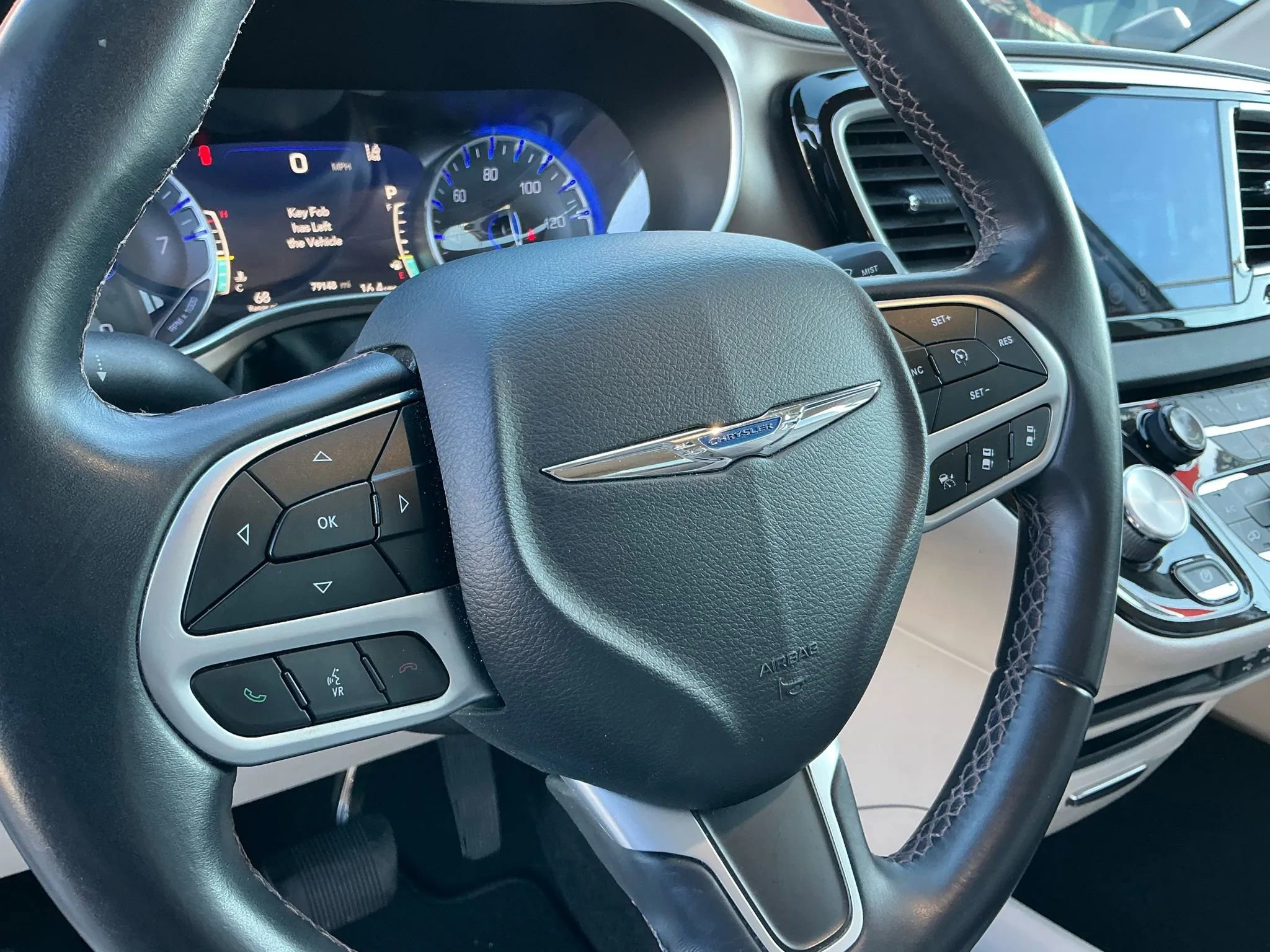 Used 2018 Chrysler Pacifica Touring-L w/ Advanced Safetytec Group image 20