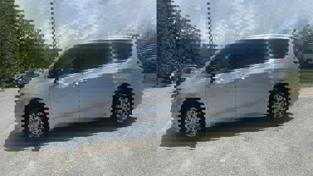 New 2026 Chrysler Pacifica Select image 5