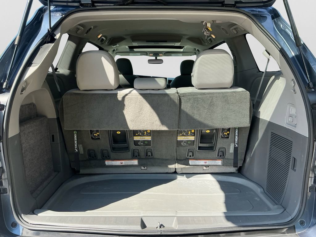 Used 2017 Toyota Sienna XLE Premium FWD image 17