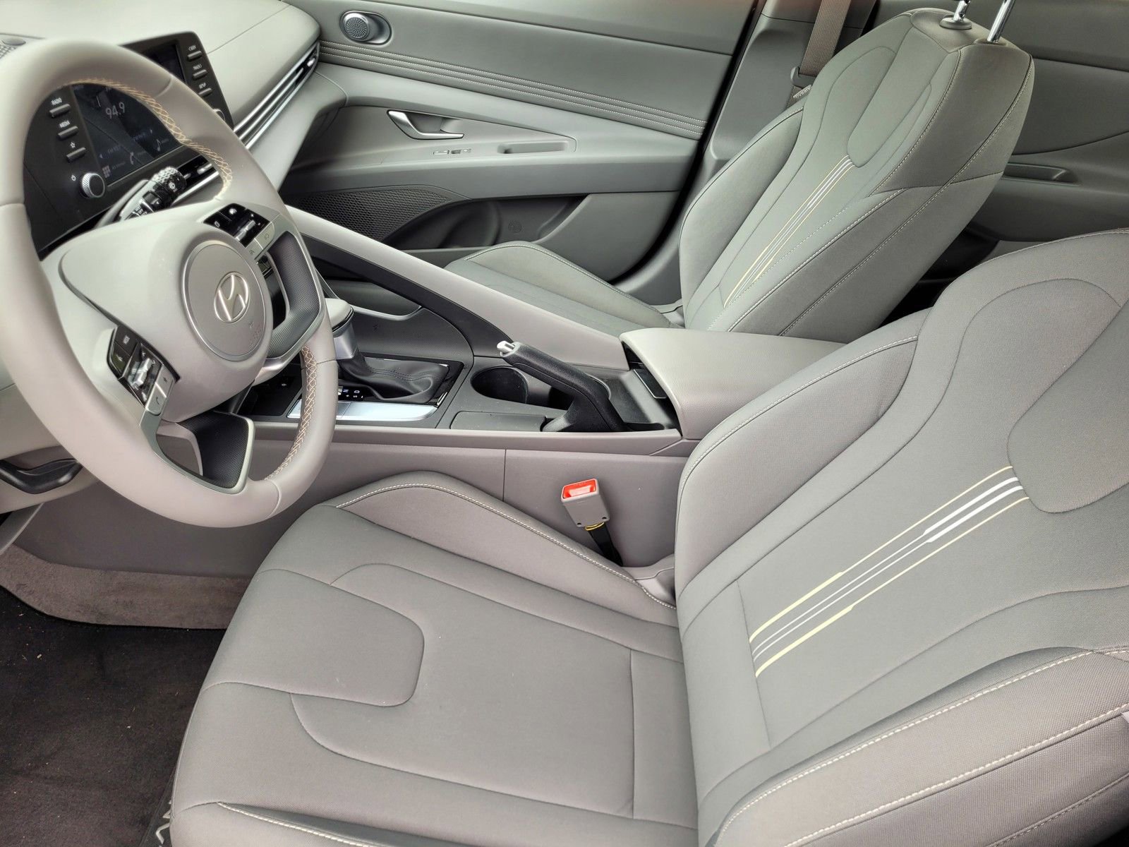Certified 2026 Hyundai Elantra Sport w/ Cargo Package FWD image 19