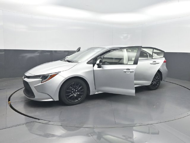 Used 2022 Toyota Corolla LE FWD image 34
