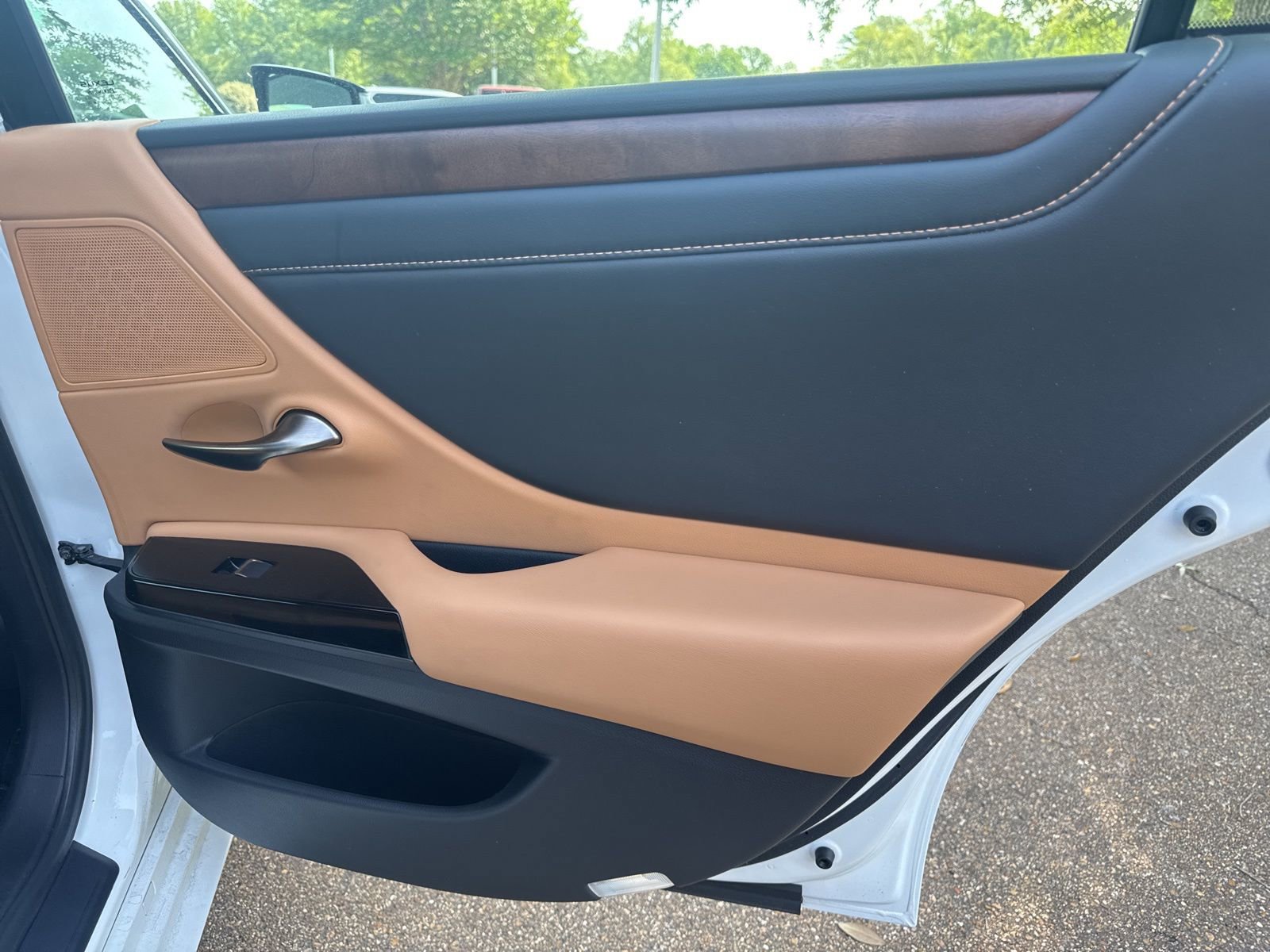 Used 2022 Lexus ES 350 w/ Premium Package image 28