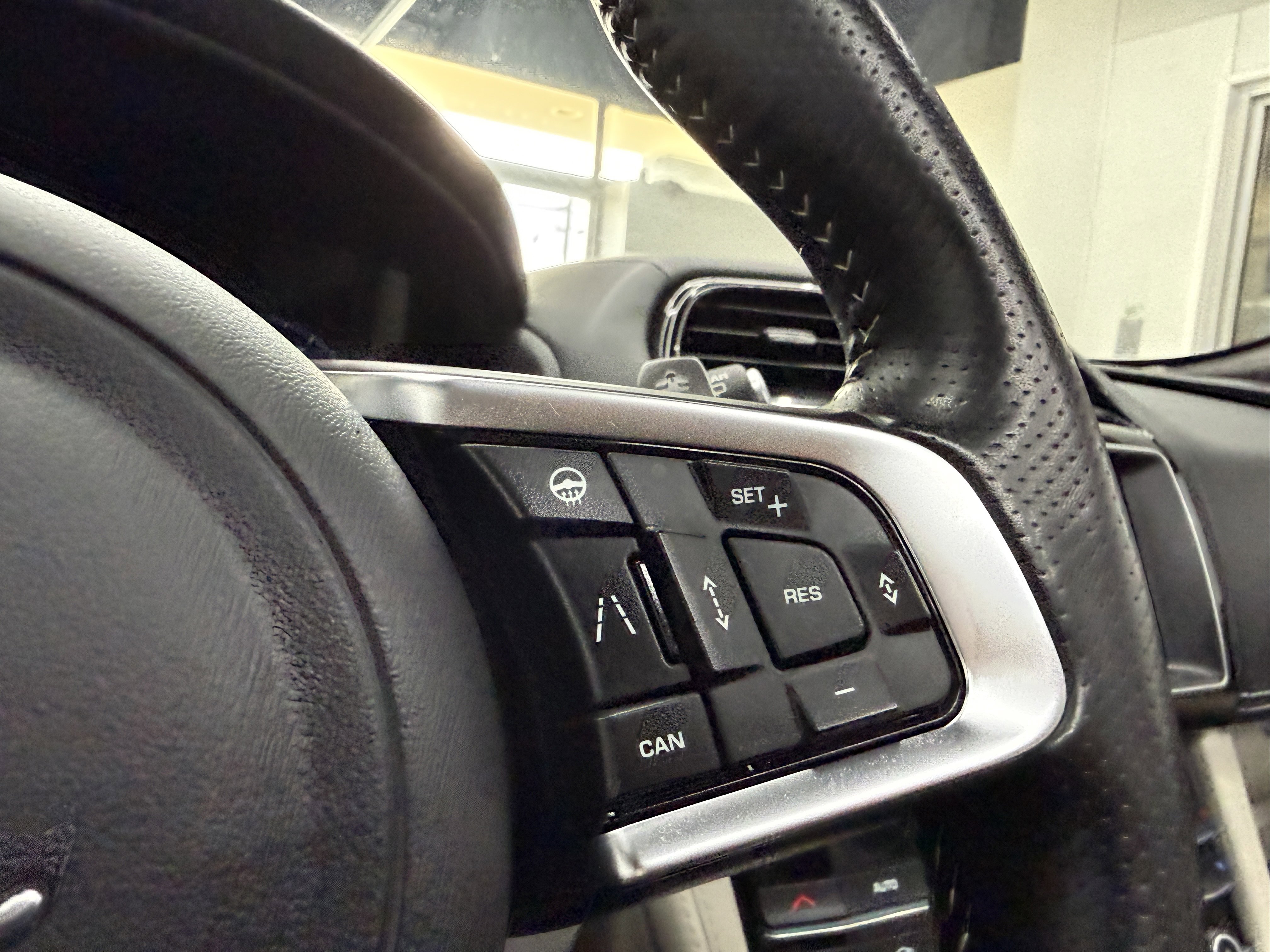 Used 2020 Jaguar F-PACE SVR image 17