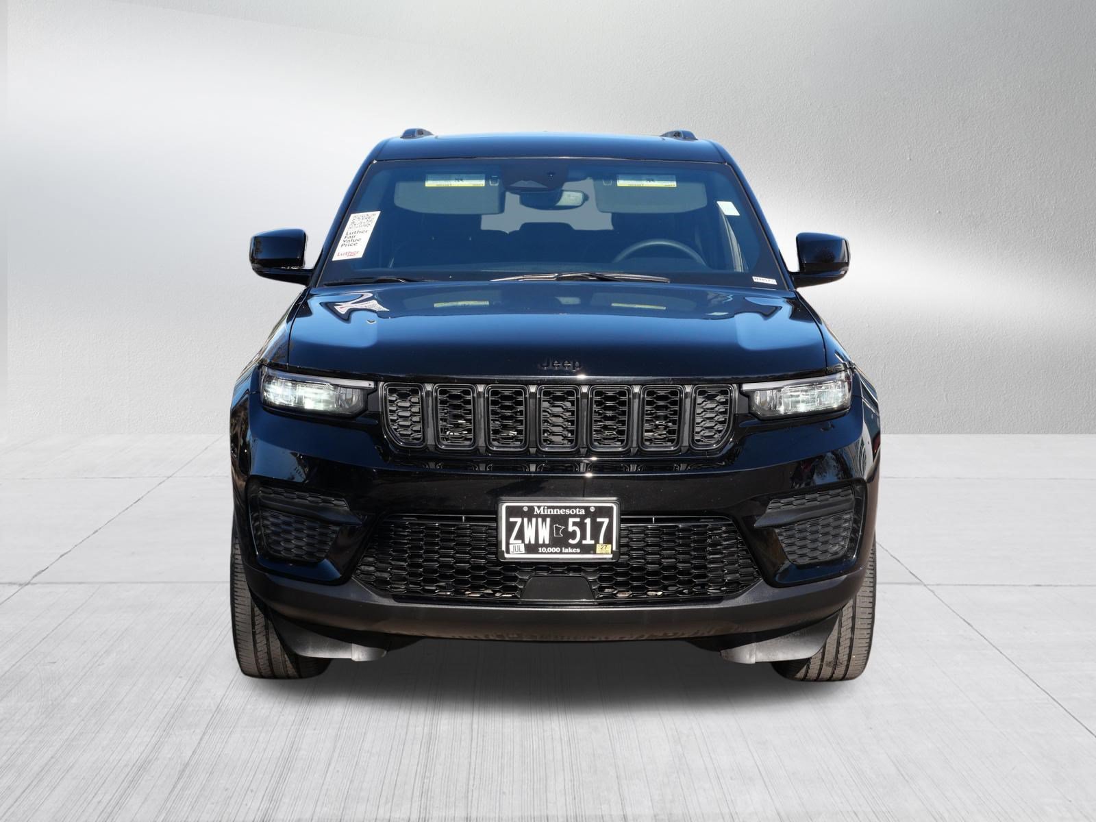 Used 2023 Jeep Grand Cherokee Altitude AWD/4WD image 2