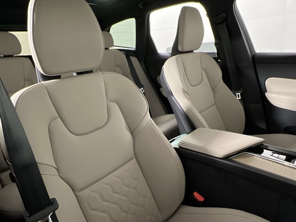 Used 2026 Volvo XC60 B5 Plus w/ Climate Package AWD/4WD image 24