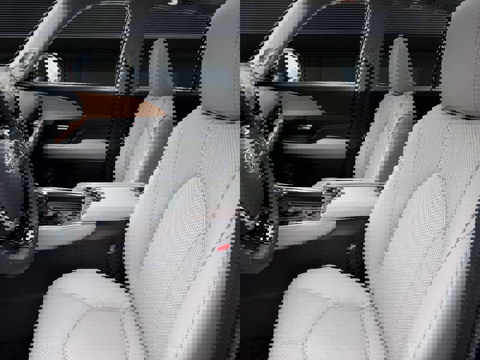 Certified 2025 Toyota Grand Highlander AWD Hybrid image 2