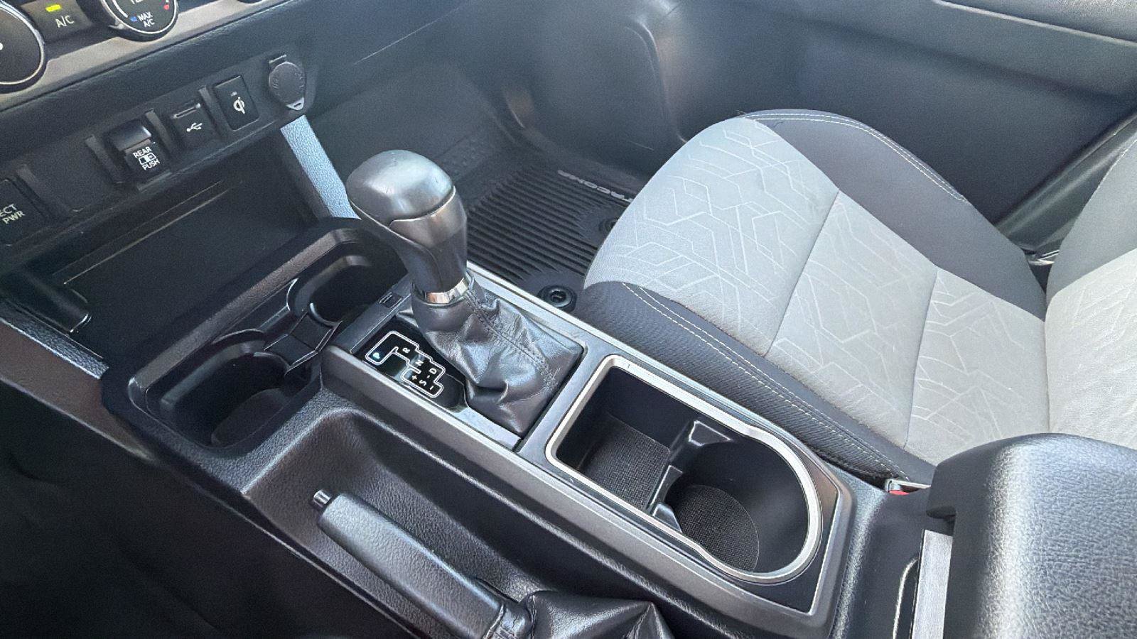 Used 2020 Toyota Tacoma TRD Sport AWD/4WD image 29