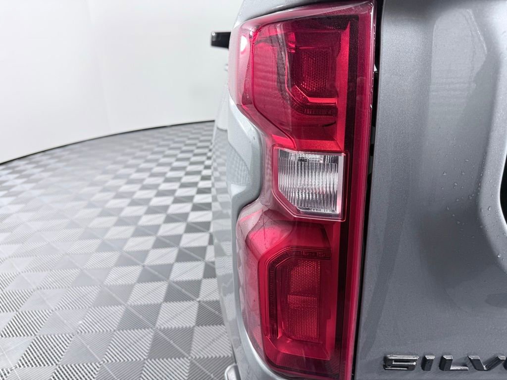 Used 2025 Chevrolet Silverado 1500 RST w/ Convenience Package II image 27