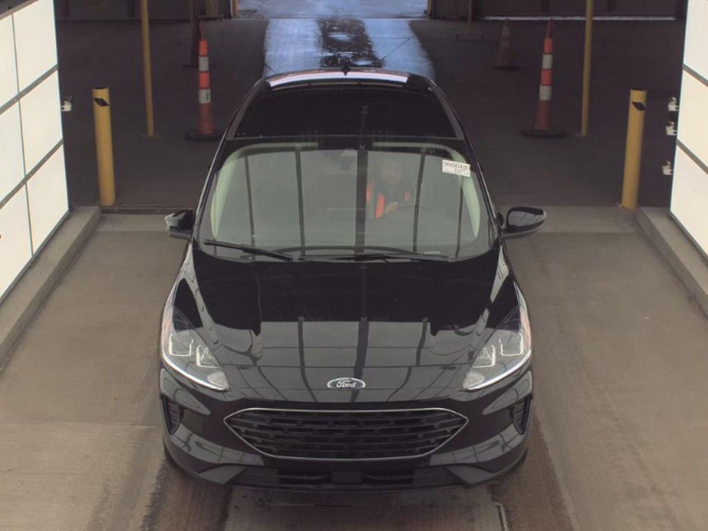 Used 2022 Ford Escape SE w/ SE Sport Appearance Package image 3
