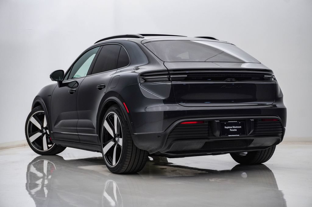 Certified 2025 Porsche Macan 4S Electric AWD/4WD image 3