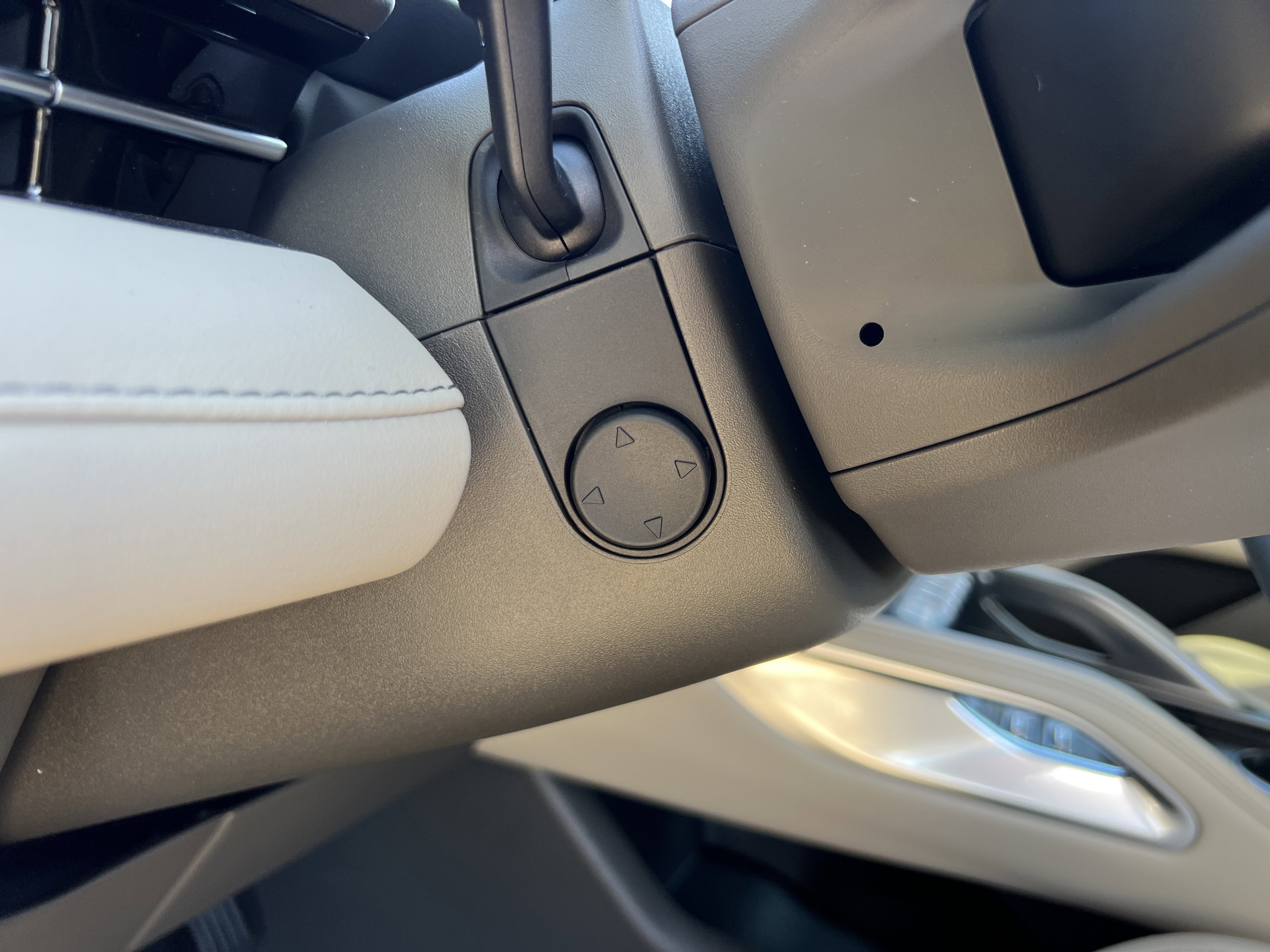 New 2025 Lincoln Nautilus Premier w/ Equipment Group 102A image 16