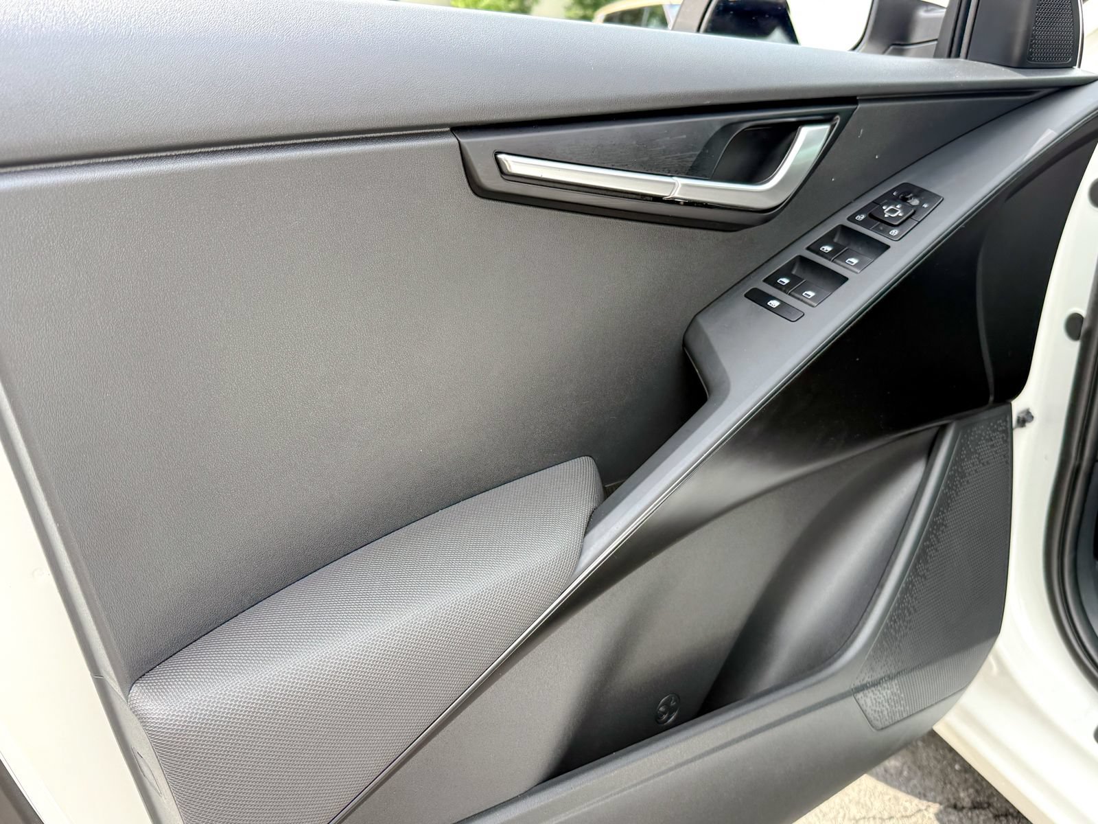 Certified 2025 Kia Niro LX FWD image 16