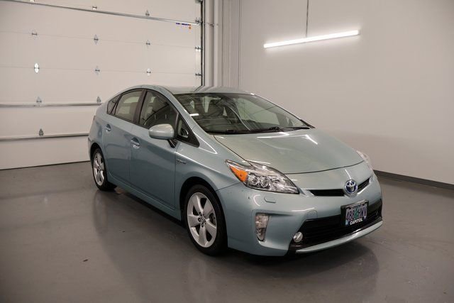 Used 2015 Toyota Prius Five image 1