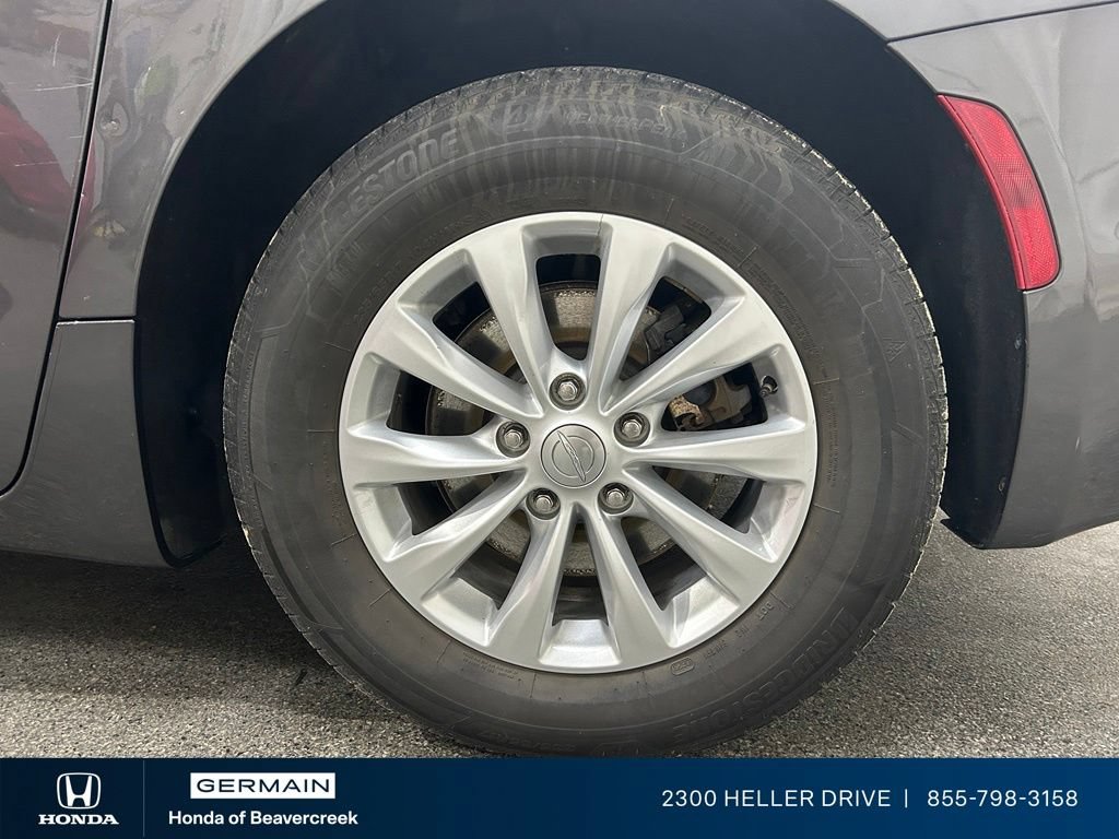 Used 2018 Chrysler Pacifica Touring-L FWD image 14