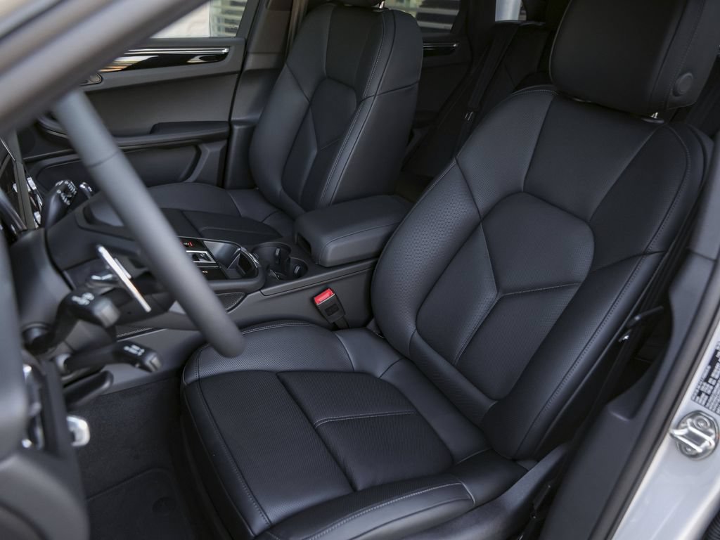 New 2025 Porsche Macan AWD/4WD image 5