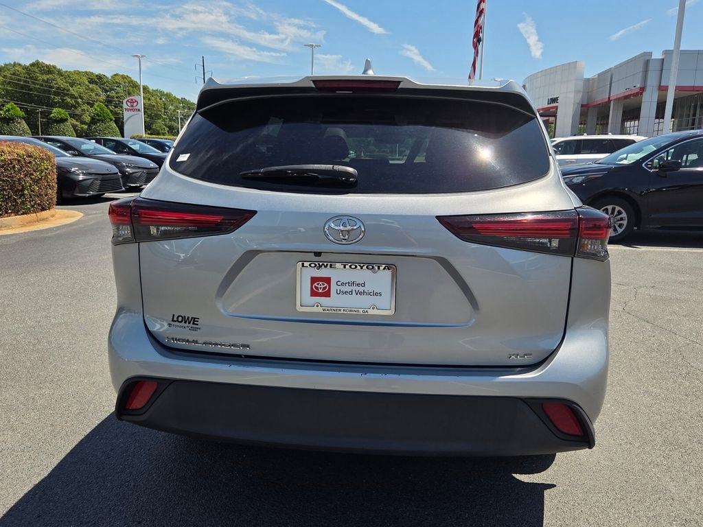Certified 2024 Toyota Highlander XLE FWD image 10