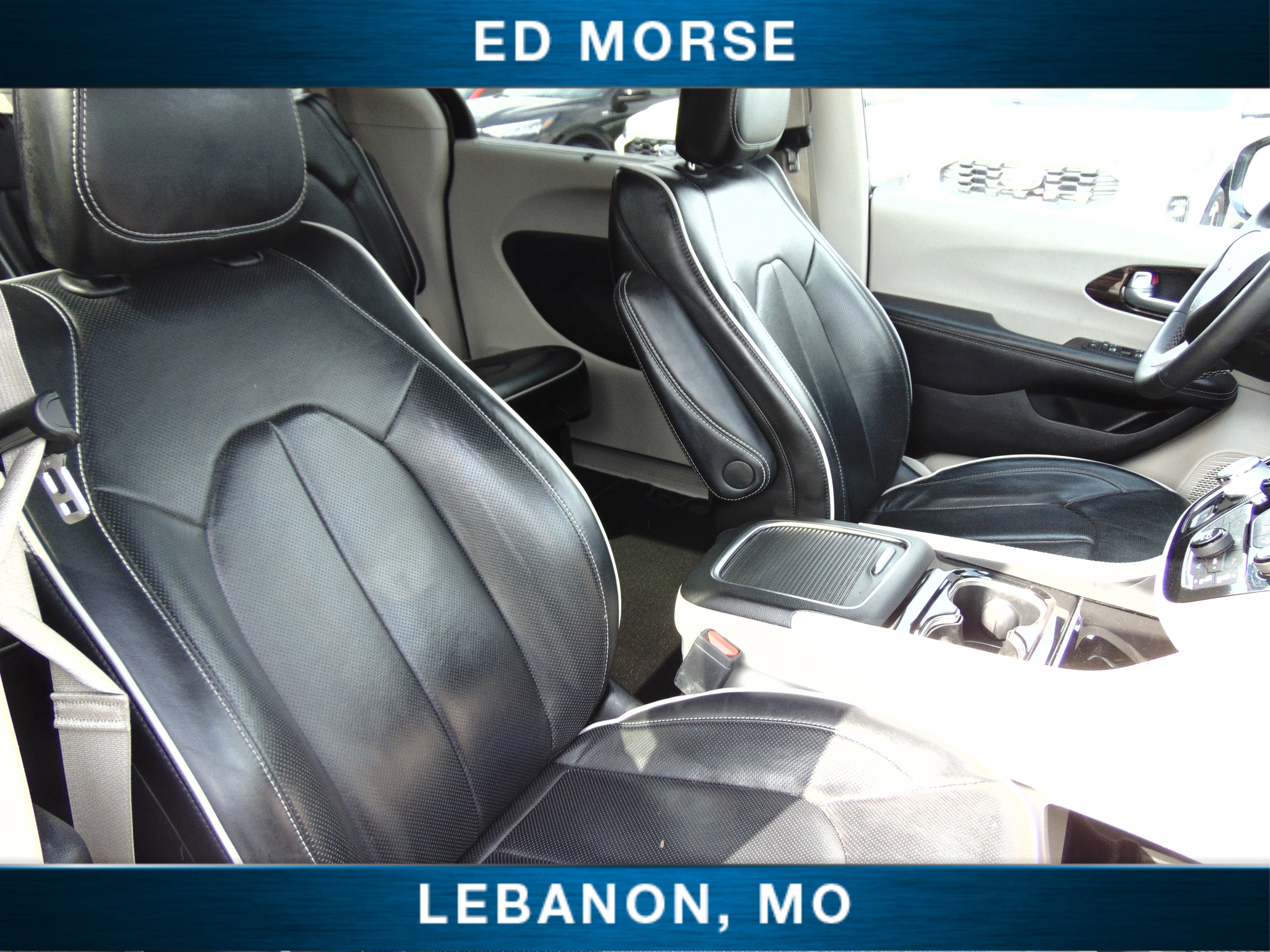 Used 2023 Chrysler Pacifica Limited image 14