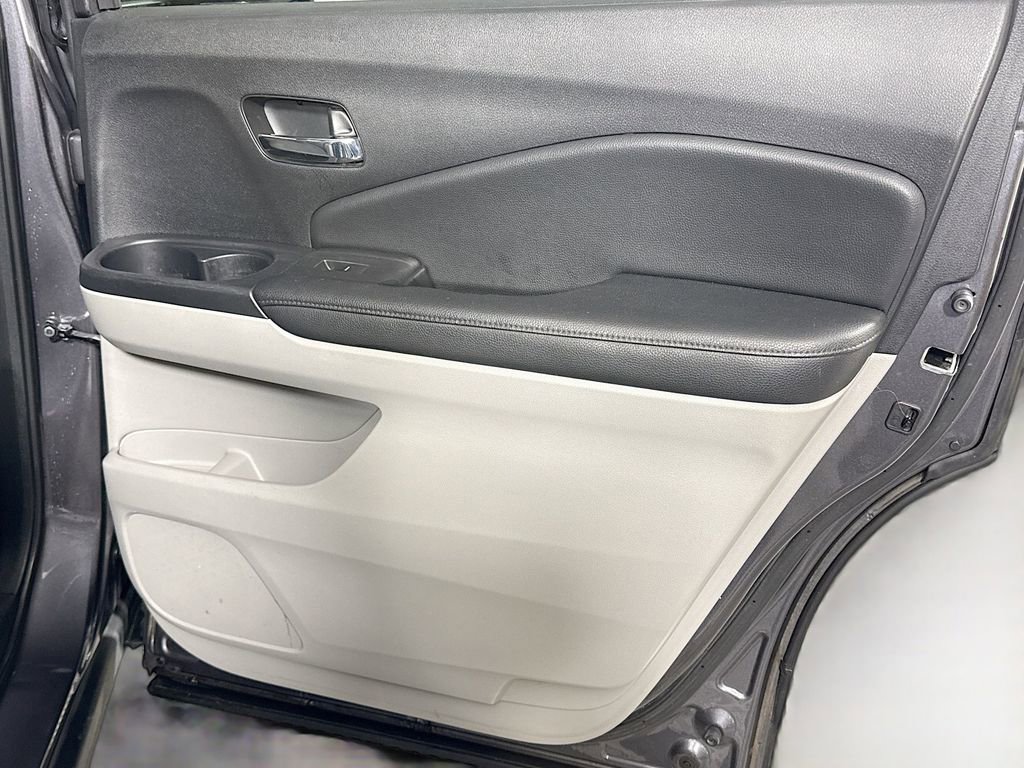 Used 2017 Honda Pilot EX image 30