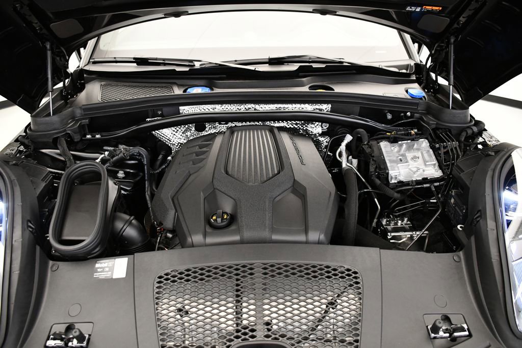Used 2025 Porsche Macan Turbo image 10