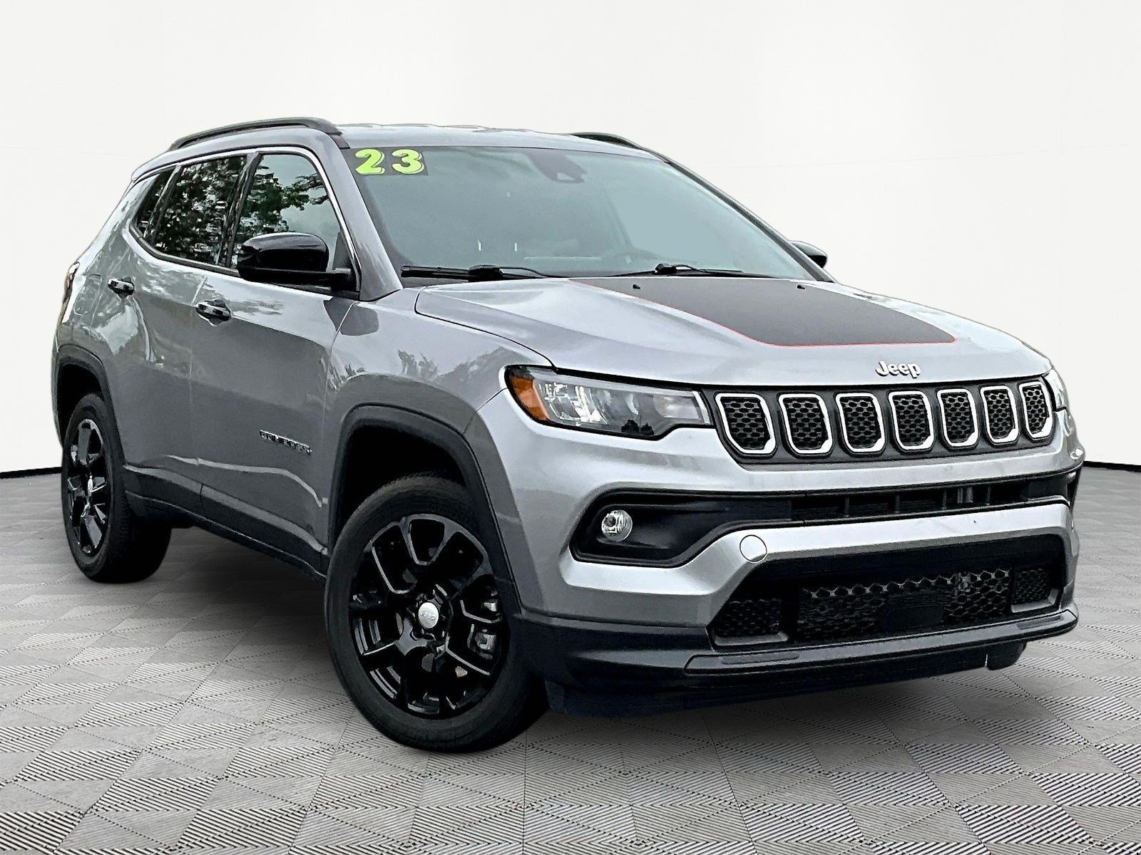 Used 2023 Jeep Compass Latitude AWD/4WD image 3