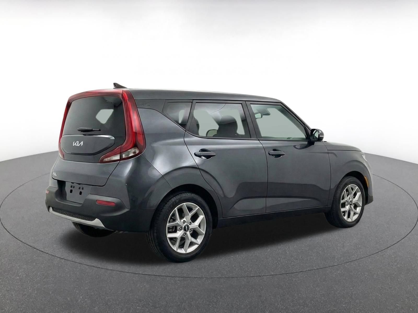 Used 2025 Kia Soul LX w/ LX Technology Package FWD image 9