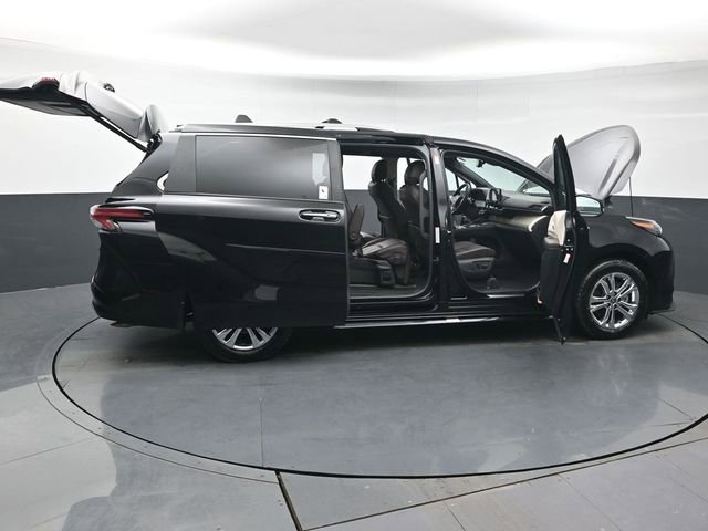 Certified 2024 Toyota Sienna Platinum image 62