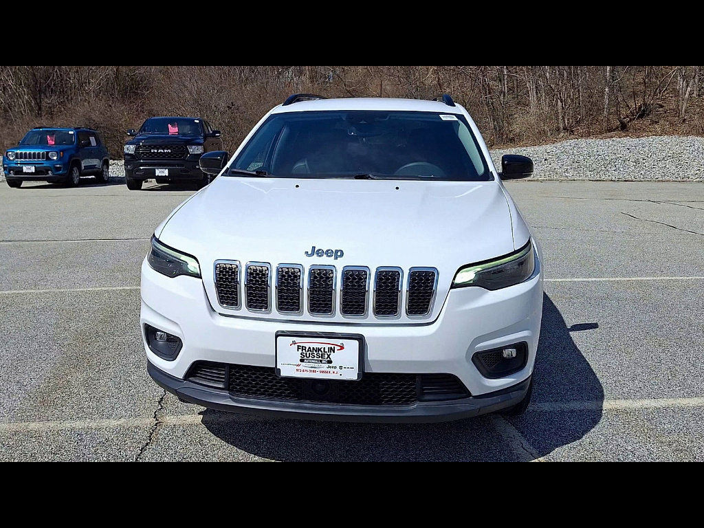 Certified 2022 Jeep Cherokee Latitude Lux w/ Mopar Interior Package AWD/4WD image 3