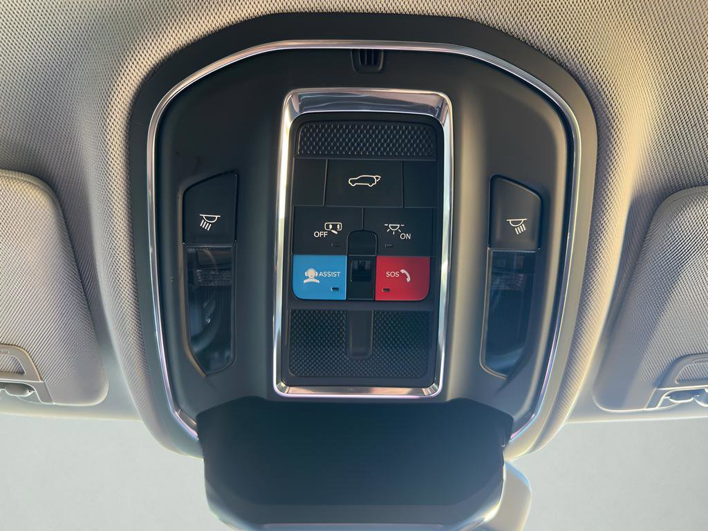 Used 2023 Jeep Grand Cherokee Limited w/ Black Appearance Package image 44